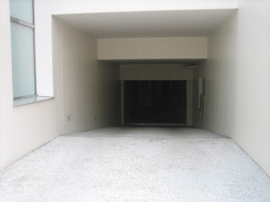 地下駐車場 入口
